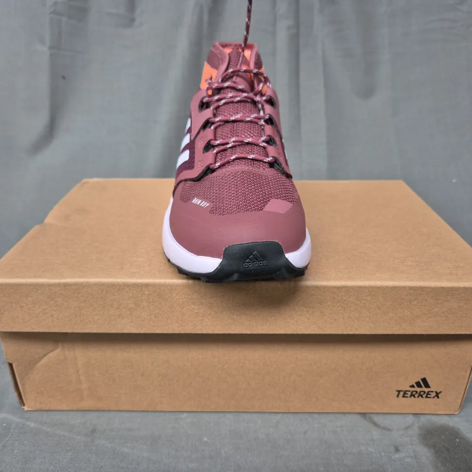 BOXED PAIR OF ADIDAS TERREX TRAILMAKER MID SHOES IN BERRY/ORANGE UK SIZE 2.5