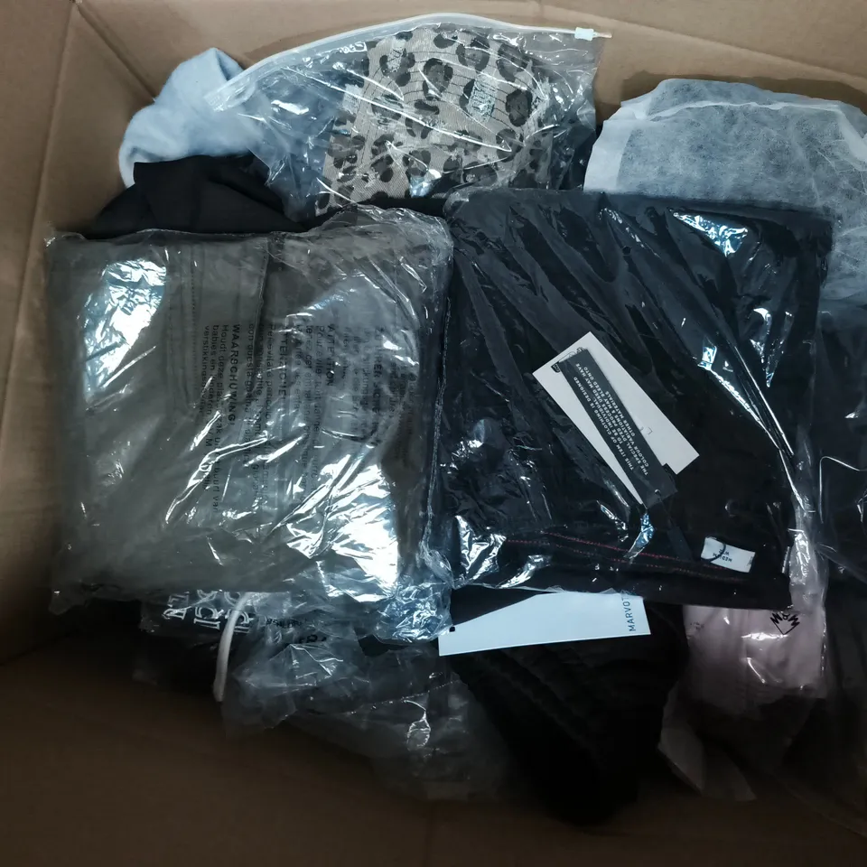 APPROXIMATELY 25 ASSORTED CLOTHING ITEMS IN VARIOUS SIZES, STYLES & COLOURS TO INCLUDE BRANDS SUCH AS MARVOTTI, TOKYO LAUNDRY, ASOS, ETC - COLLECTION ONLY
