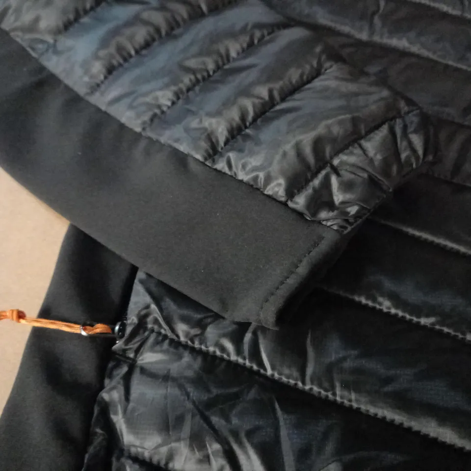 CRAGHOPPERS BLACK EXPOLITE HOODED JACKET - SIZE M