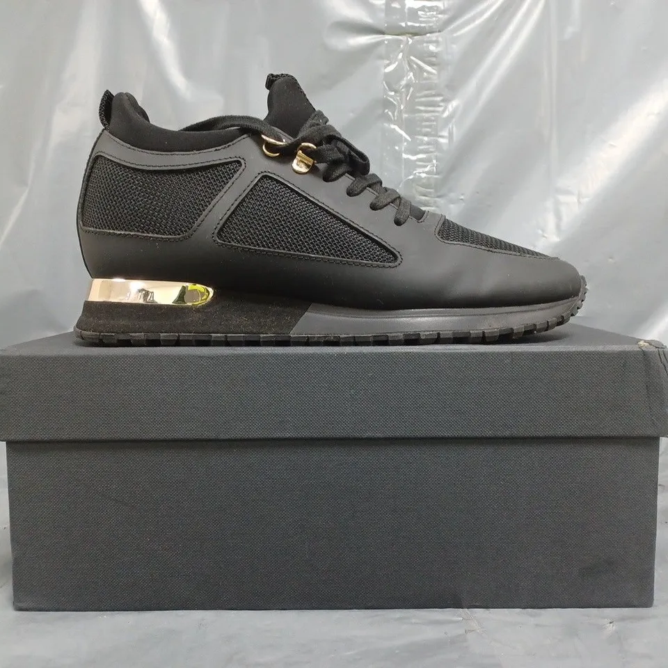 BOXED PAIR OF MALLET LONDON SHOES IN BLACK/METALLIC GOLD SIZE UK 6
