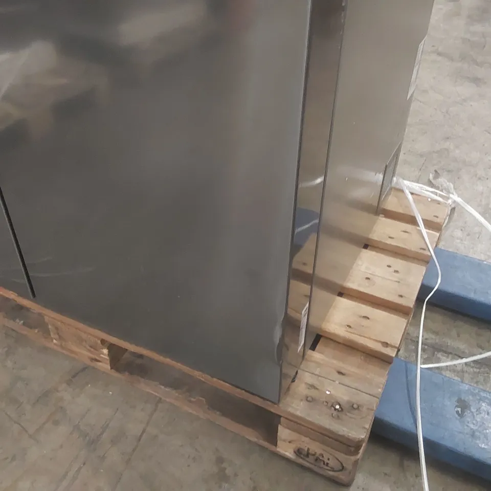 LG GSLD81PZRD 635L UVNANO™ AMERICAN STYLE FRIDGE FREEZER, SILVER