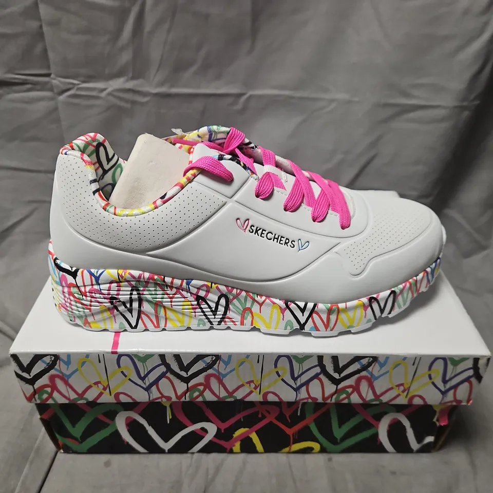 BOXED SKECHERS UNO LITE LOVELY LUV TRAINERS – WHITE WITH PINK LACES - UK 6