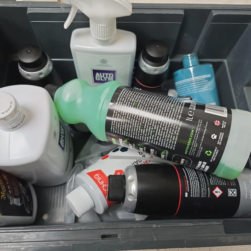 APPROXIMATELY 10 ASSORTED AUTO LIQUID PRODUCTS TO INCLUDE AUTO GLYM FOAMING CAR WASH, HYDRO DETAIL, AUDI INSECT REMOVER, ETC - COLLECTION ONLY