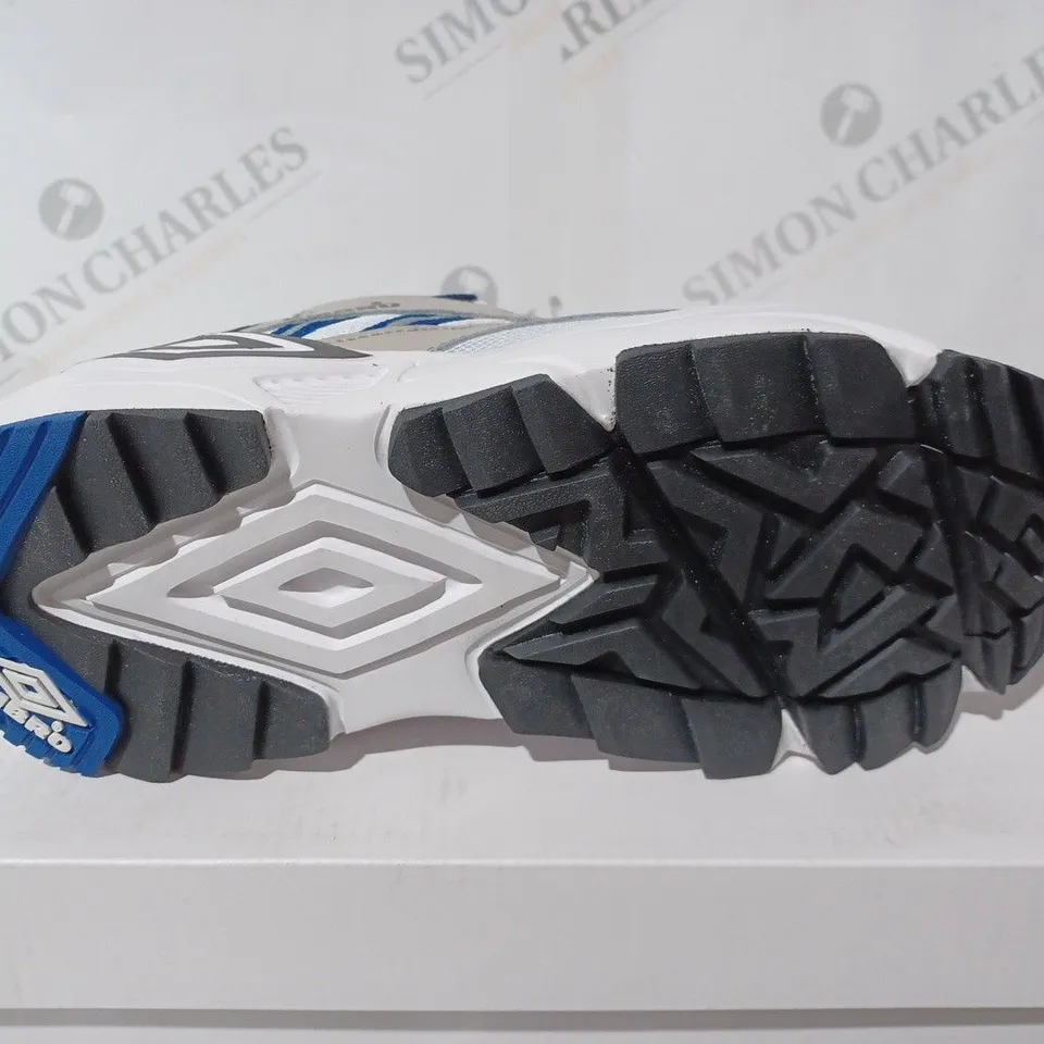 BOXED UMBRO NEPTUNE TRAINERS - UK 7