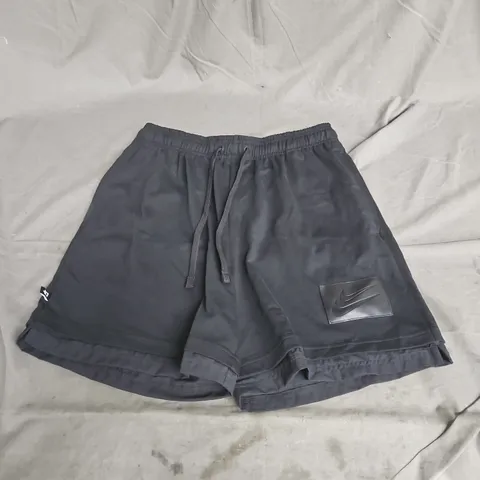 NIKE STANDARD FIT MID THIGH LENGTH SHORTS IN BLACK SIZE M