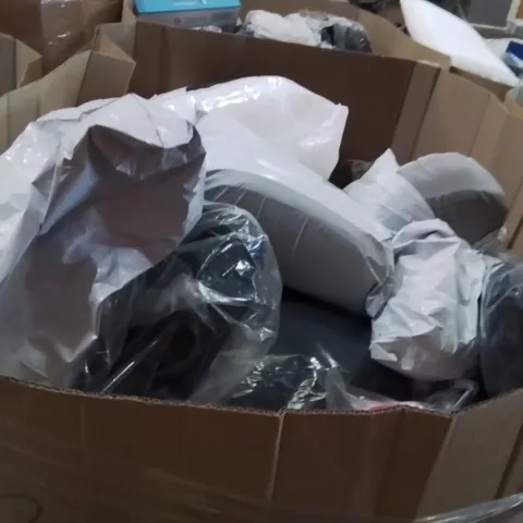 PALLET TO CONTAIN A LARGE QUANTITY OF PILLOWS