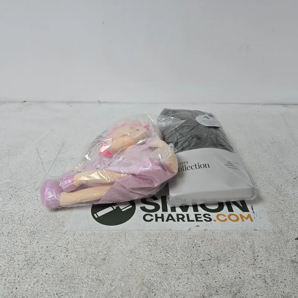 BOX OF APPROXIMATELY 12 ASSORTED HOUSEHOLD ITEMS TO INCLUDE BEDDING, DOLL ETC