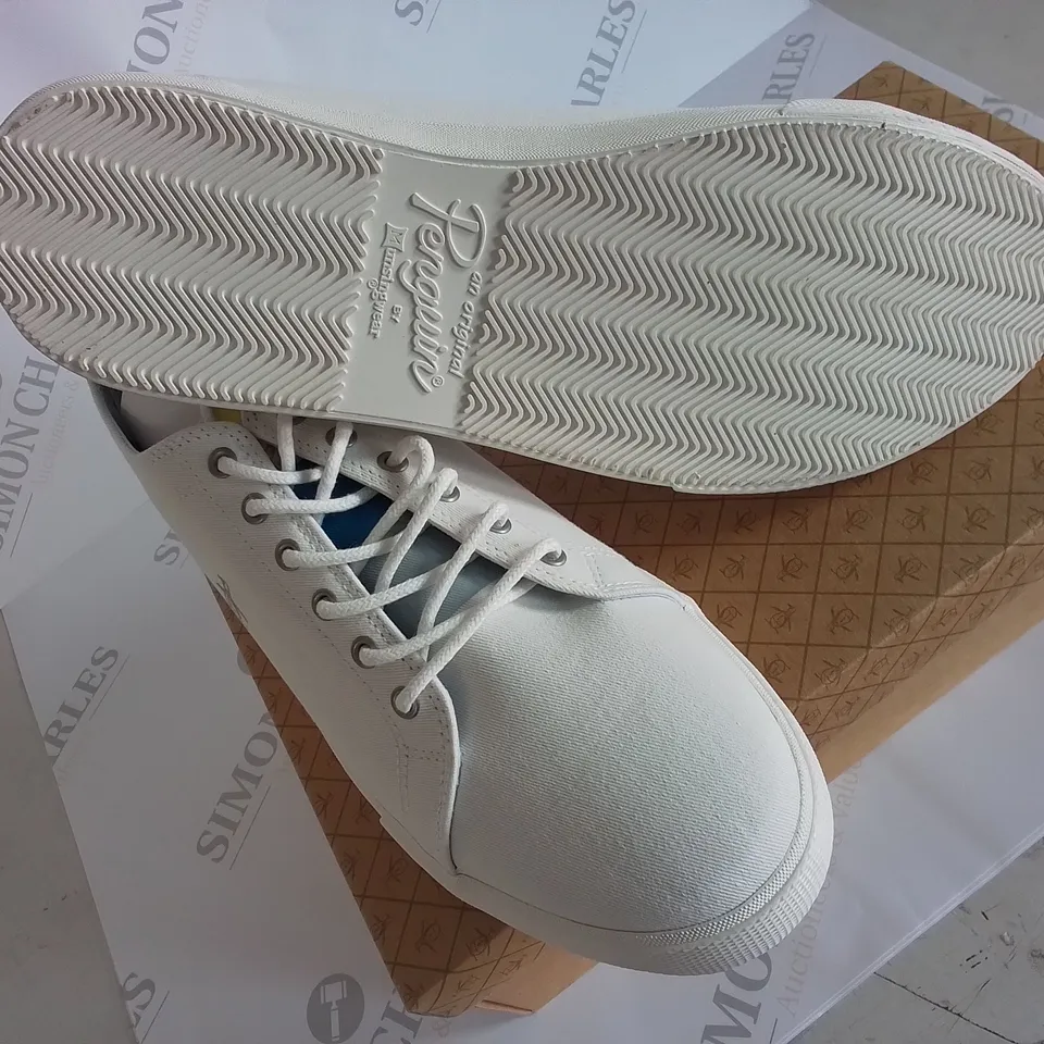 BRAND NEW BOXED PAIR OF SIZE 9 PENGUIN OFF-WHITE SHOES