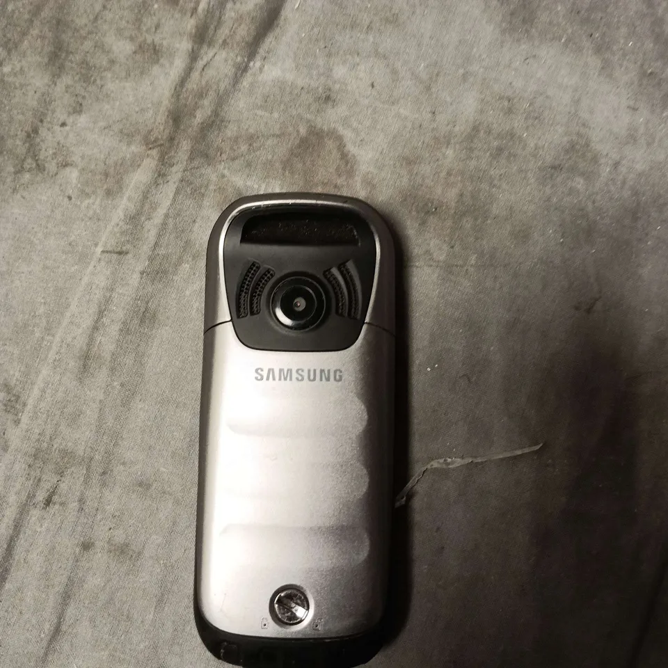 SAMSUNG MOBILE PHONE WITH PHYSICAL KEYPAD (CANDYBAR) 