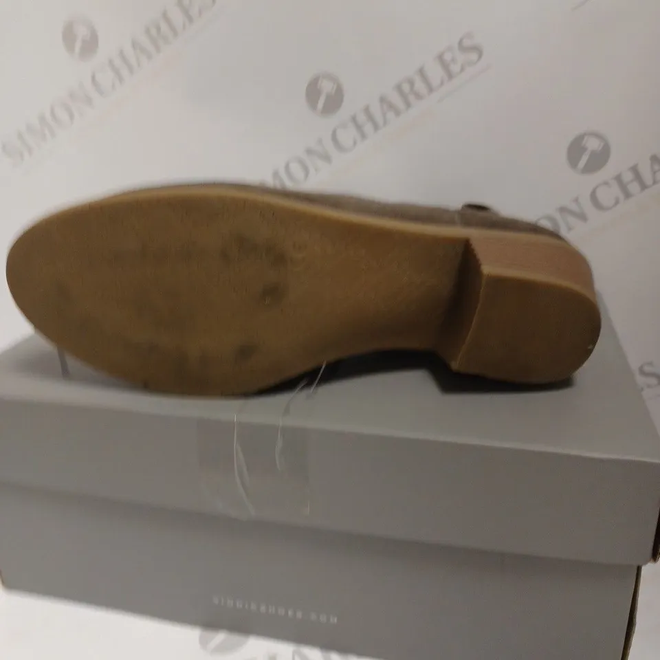 BOXED VIONIC VERA ANKLE BOOTS, GREIGE - SIZE 6 