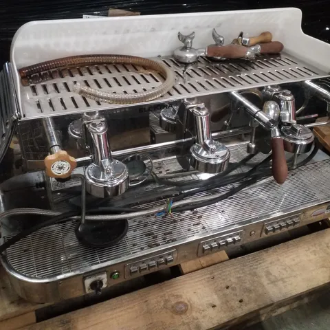 ELEKTRA BARLUME 3-GROUP COFFEE MACHINE