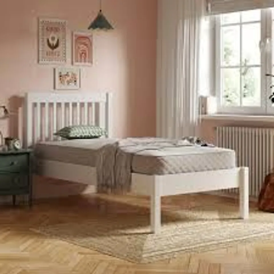 BOXED LYNTON BED//SIZE: SINGLE - WHITE (2 BOXES)