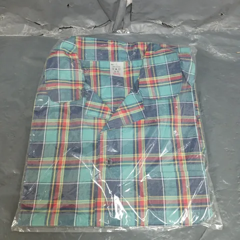 APPROXIMATELY 30 CHECK NIGHT SHIRTS IN GREEN SIZE L