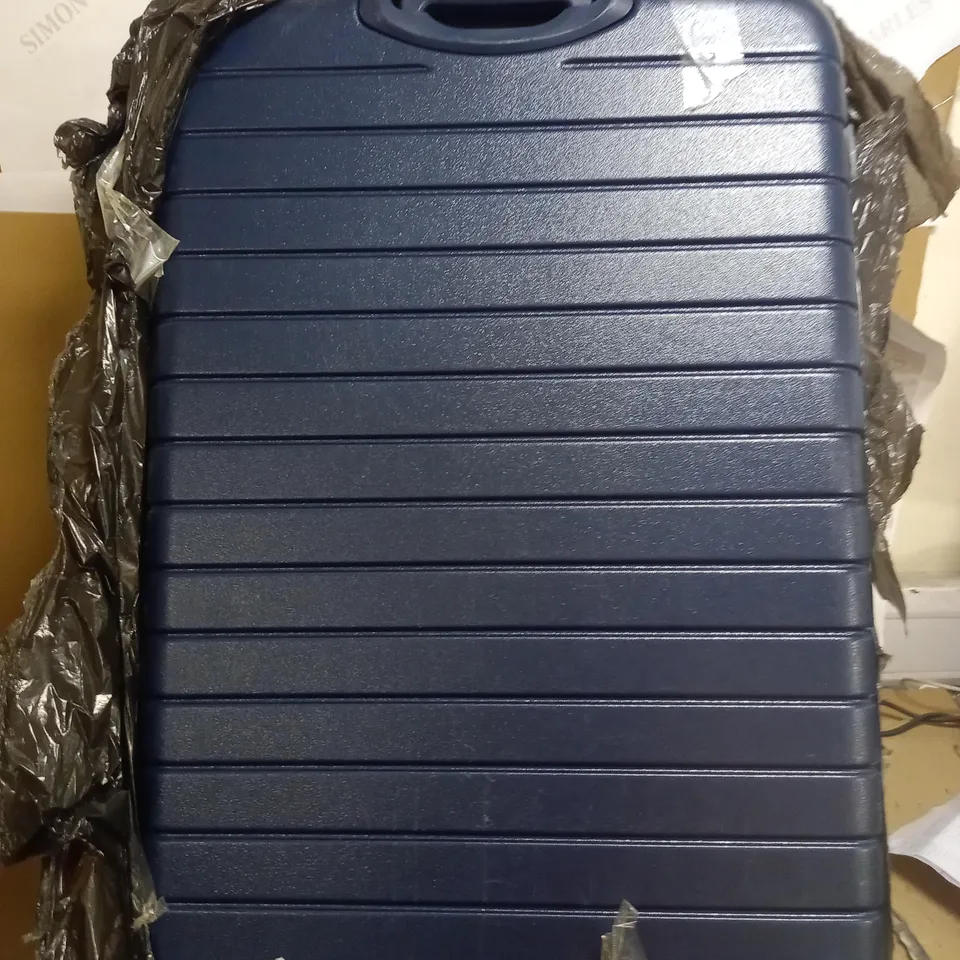 NOVO EXTRA LARGE SUITCASE