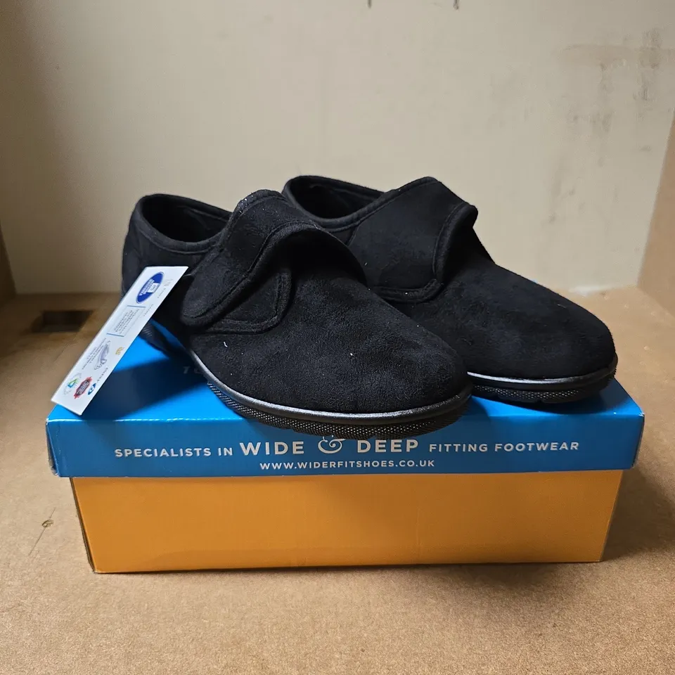 DB SHOES BLACK WIDE-FIT SLIP-ON SHOES – UK 8
