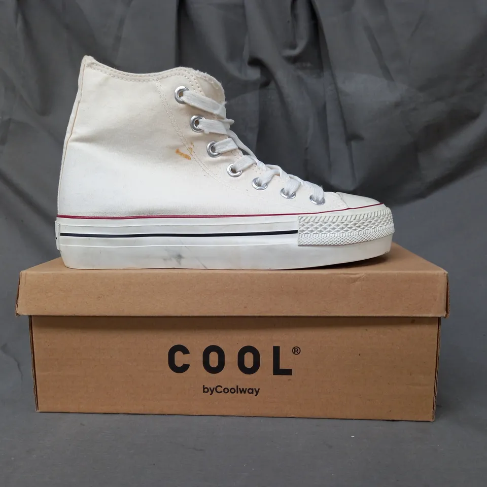 BOXED PAIR OF COOL MUSSA CANVAS SNEAKERS IN WHITE UK SIZE 4