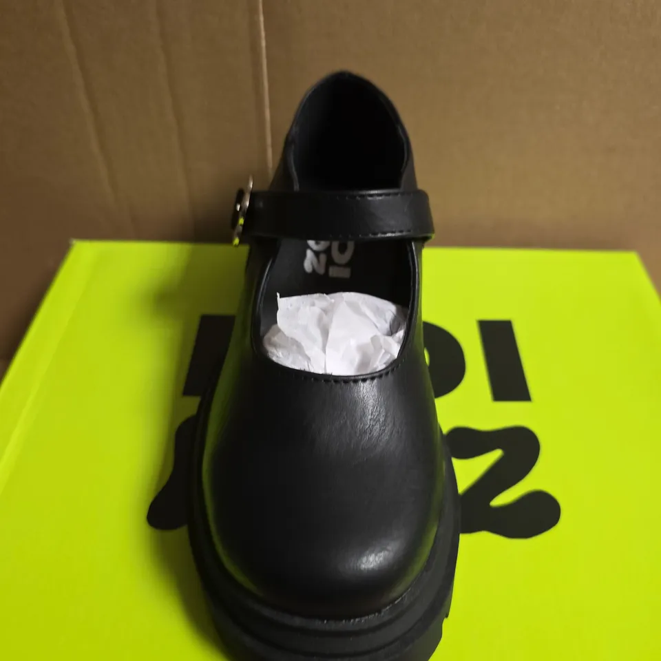 BOXED PAIR OF KOI FLUTTER JUMP KIDZ FLOWER MARY JANE SHOES - UK SIZE 11