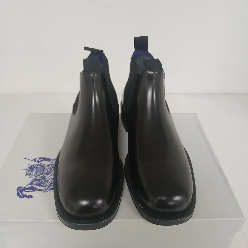 BURBERRY LEATHER CHELSEA BOOTS – BLACK, UK 8 (EU 42)