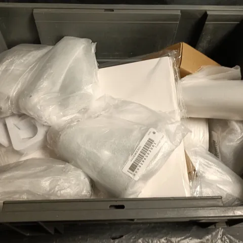 APPROXIMATELY 10 ASSORTED HOUSEHOLD ITEMS