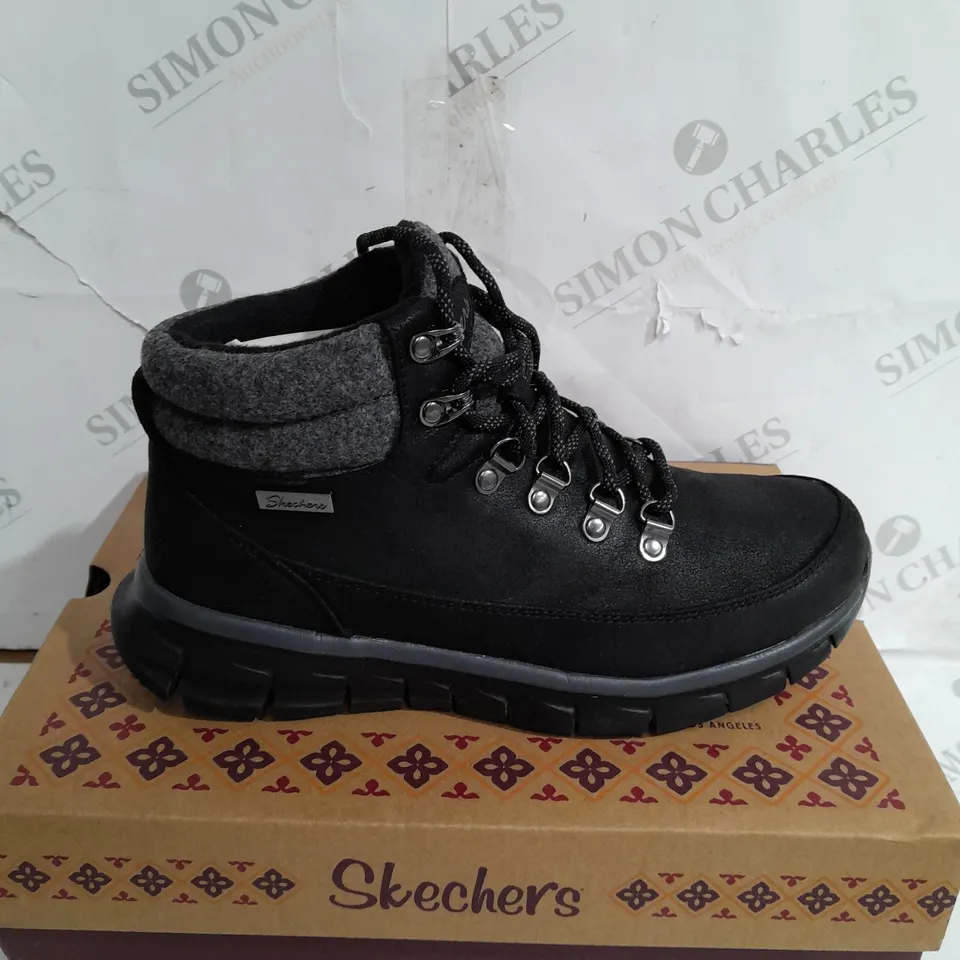 BOXED PAIR OF SKECHERS SYNERGY WARM BOOTS, BLACK - SIZE 5