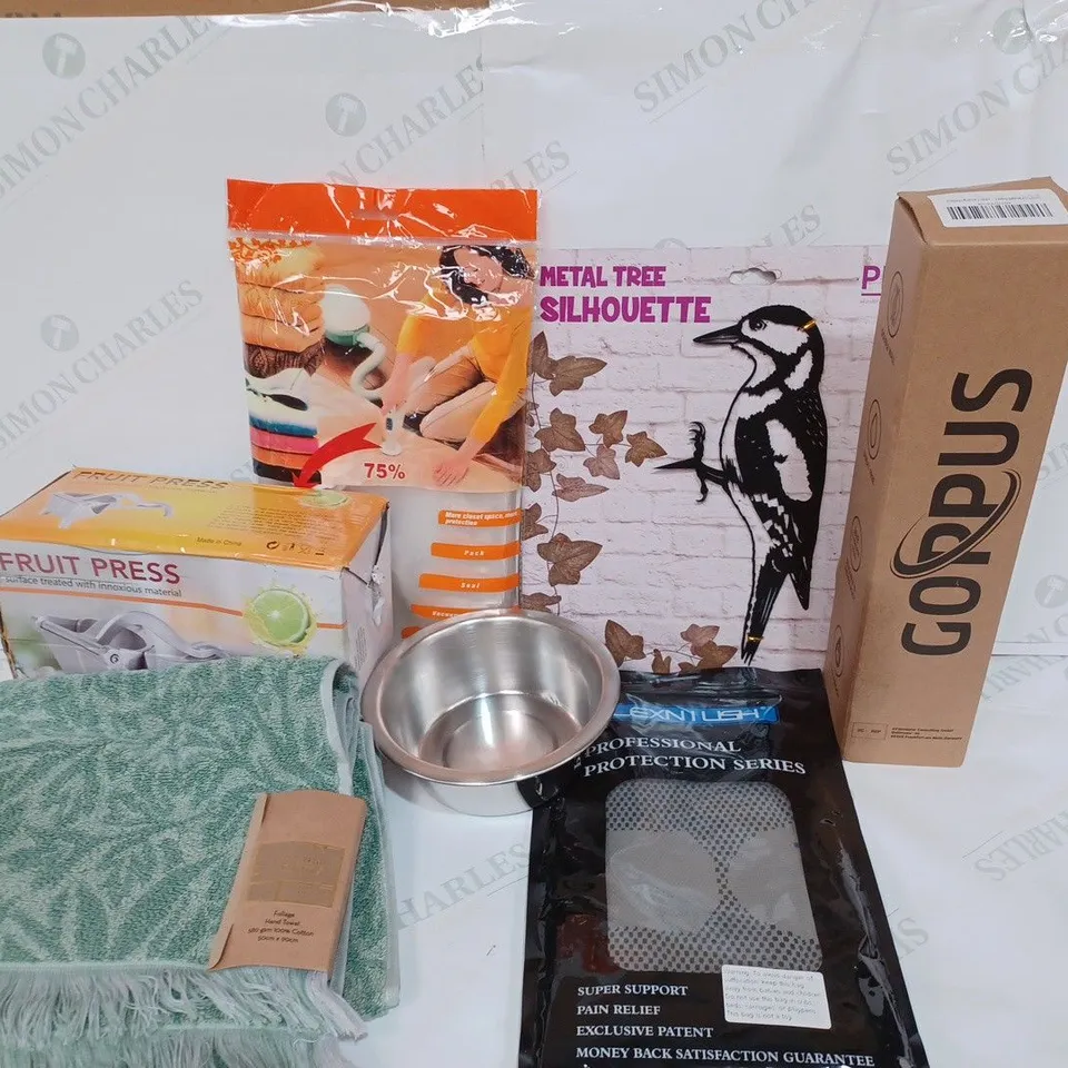 BOX TO CONTAIN APPROX. 15 X ASSORTED HOUSEHOLD PRODUCTS, INCLUDES FRUIT PRESS, VACCUM SEAL BAGS, CAT BOWL ETC 