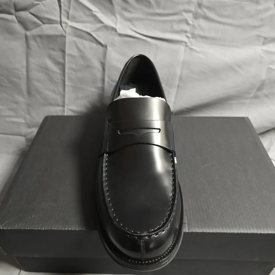 BOXED PAIR OF MASSIMO DUTTI BLACK LEATHER LOAFERS - UK SIZE 40