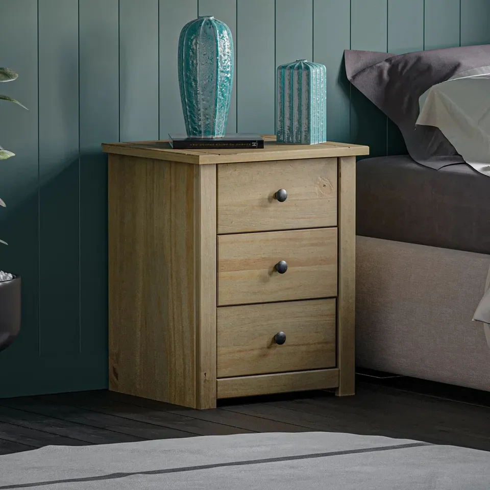BOXED SOMERS 3 DRAWER SOLID WOOD BEDSIDE TABLE (1 BOX)