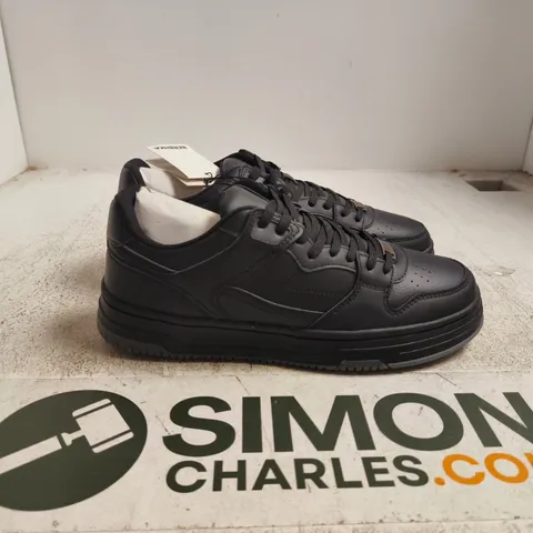 BERSHKA BLACK TRAINERS, UK 9 (EUR 43) WITH DUST BAG