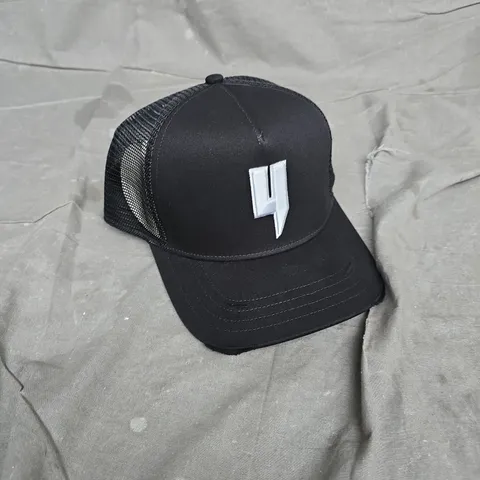 YELIRWORLD BLACK TRUCKER CAP WITH LOGO