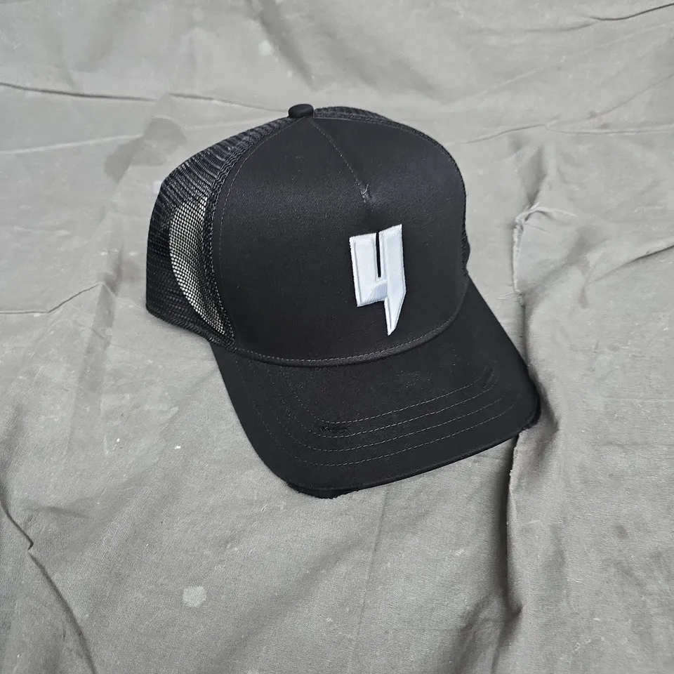 YELIRWORLD BLACK TRUCKER CAP WITH LOGO