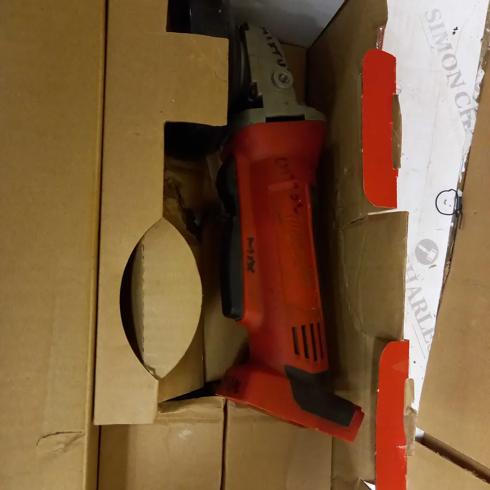 MILWAUKE M18 SANDER