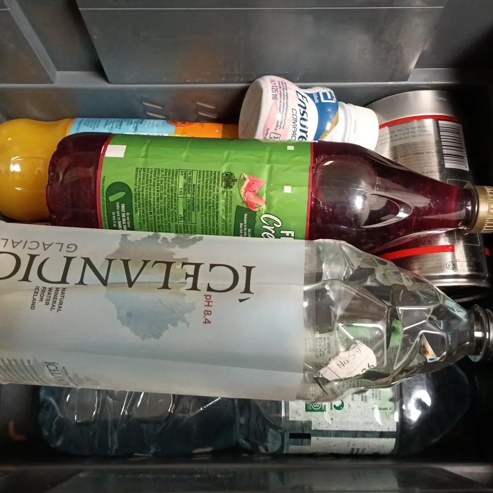 APPROXIMATELY 7 ASSORTED DRINKS TO INCLUDE BRITVIC LIME CORDIAL, ILLY CLASSICO BLEND, ICELANDIC GLACIAL WATER, ETC, ETC - COLLECTION ONLY