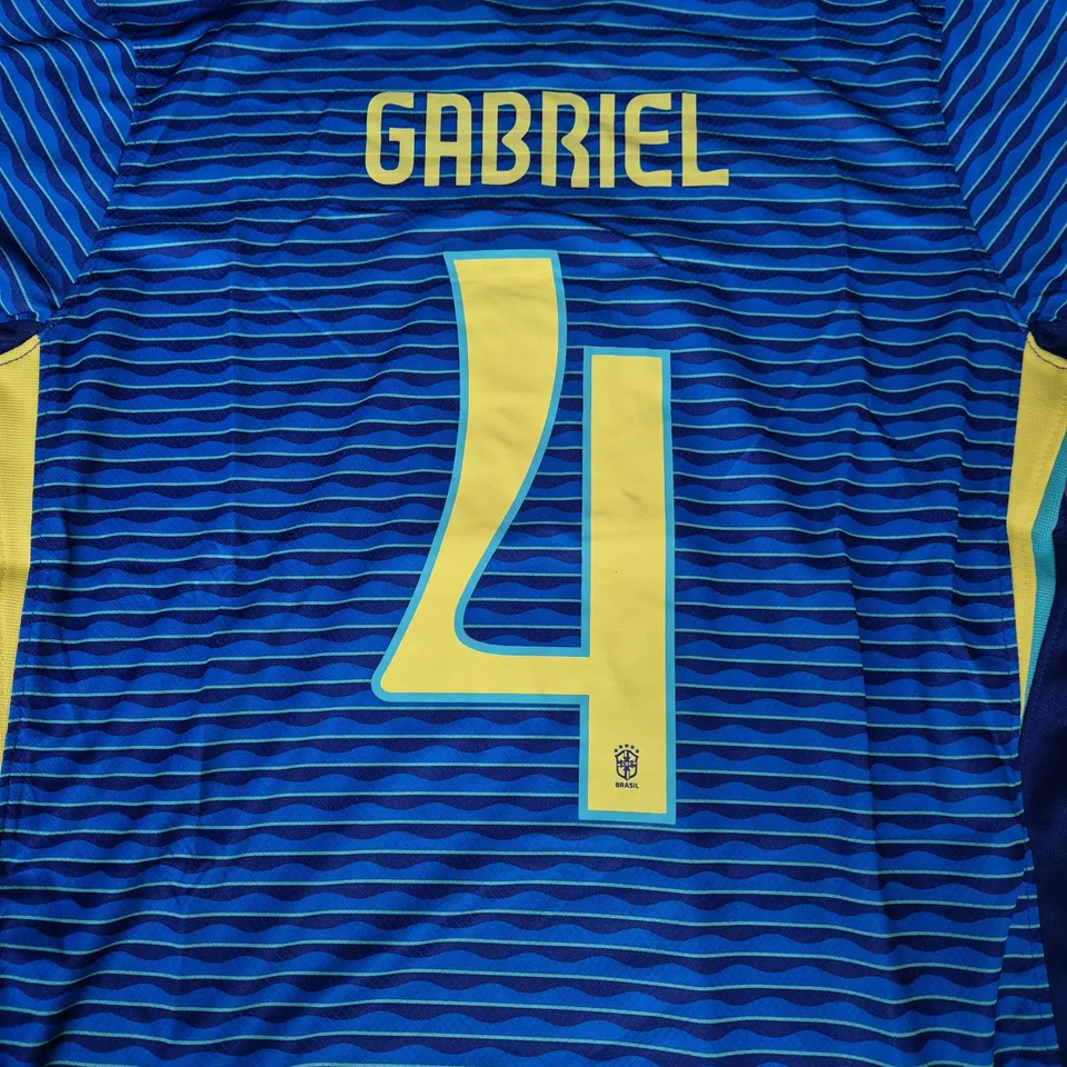 NIKE BRAZIL GABRIEL NUMBER 4 FOOTBALL TOP SIZE MEDIUM