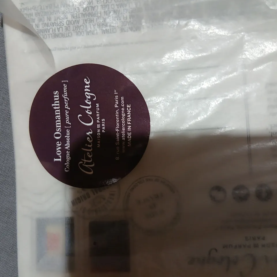 APOROXIMATELY 80 ATELIER COLOGNE LOVE OSMANTHUS COLOGNE ABSOLUE PARFUM – SAMPLE VIAL WITH CARD