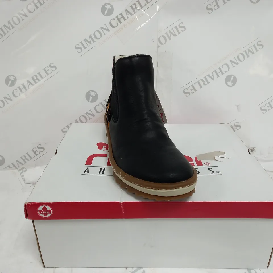 BOXED RIEKER CHELSEA BOOTS, NAVY - SIZE 4
