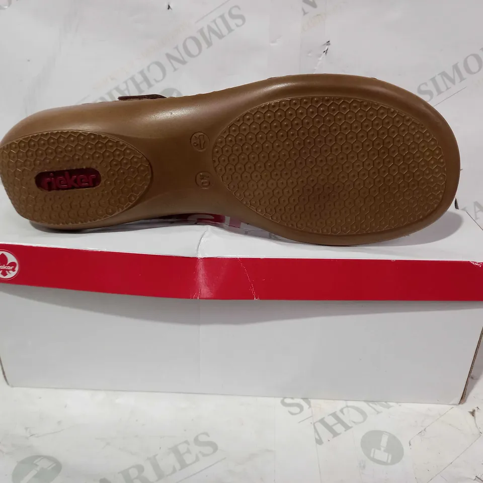 BOXED PAIR OF RIEKER FAUX LEATHER SANDALS IN BROWN EU SIZE 40