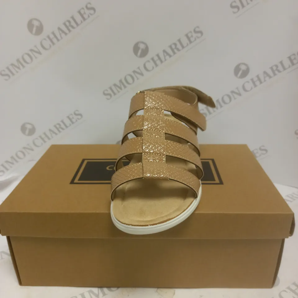 BOXED PAIR OF CUSHION WALK ONE TOUCH CLOSE SANDALS IN TAN - SIZE 5
