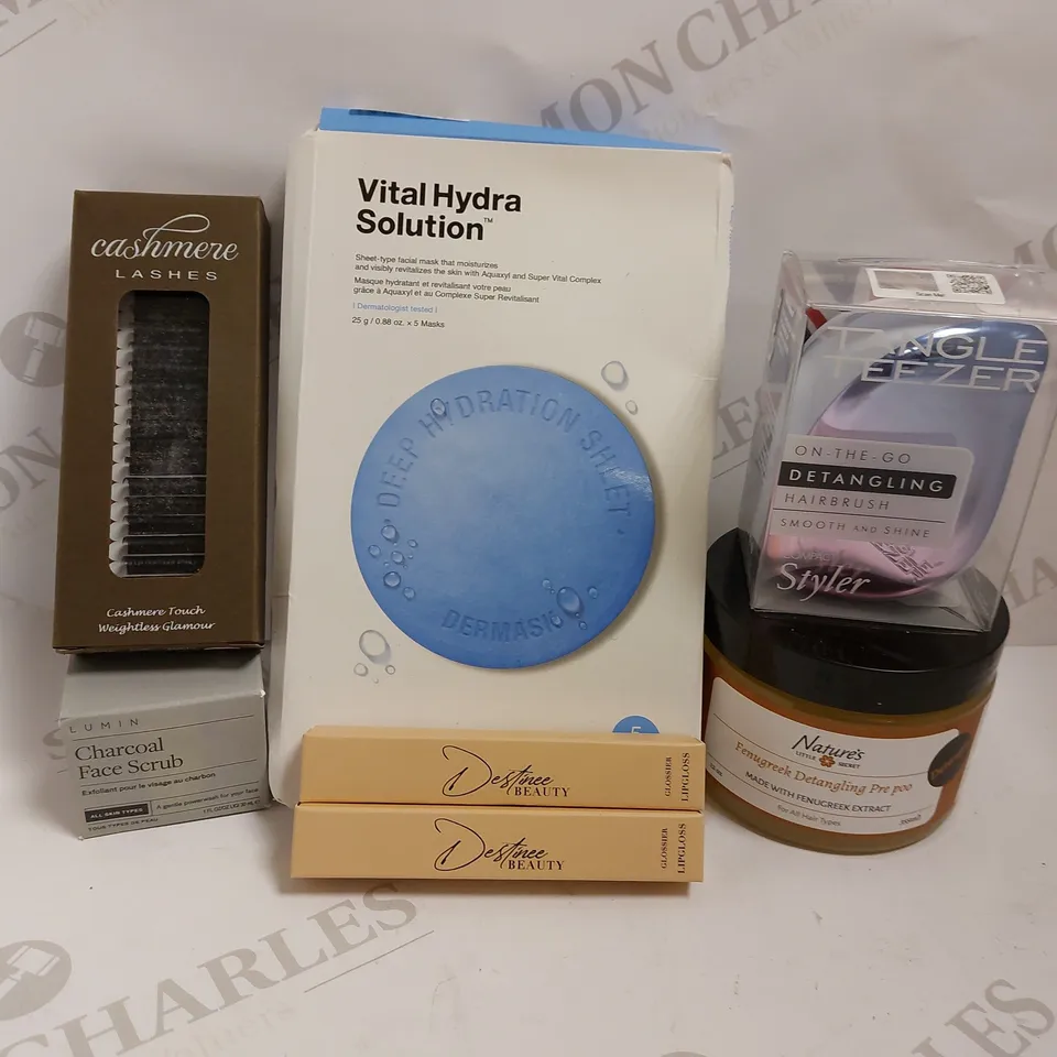 BOX OF APPROX 20 COSMETIC ITEMS TO INCLUDE CASHMERE FEEL LASHES, VITAL HYDRA SOLUTION AND DESTINEE BEAUTY LIPGLOSS