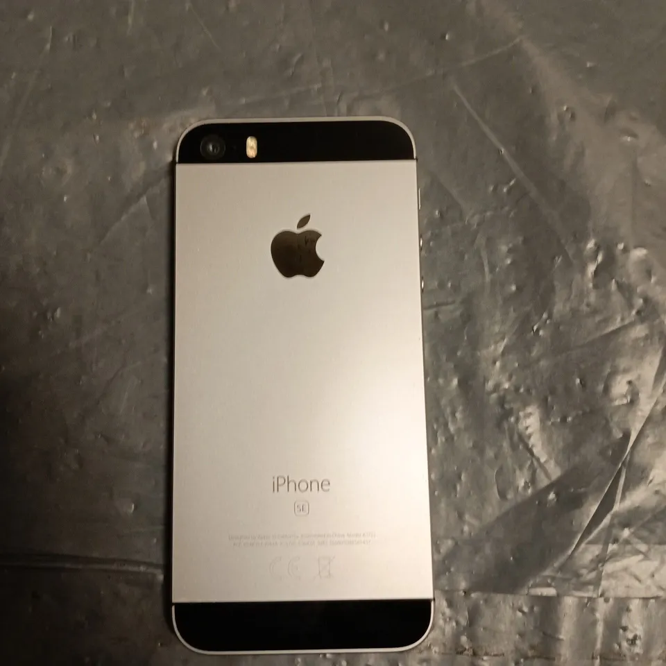 APPLE IPHONE SE 32GB – SIM-LOCKED TO O2 (SILVER)