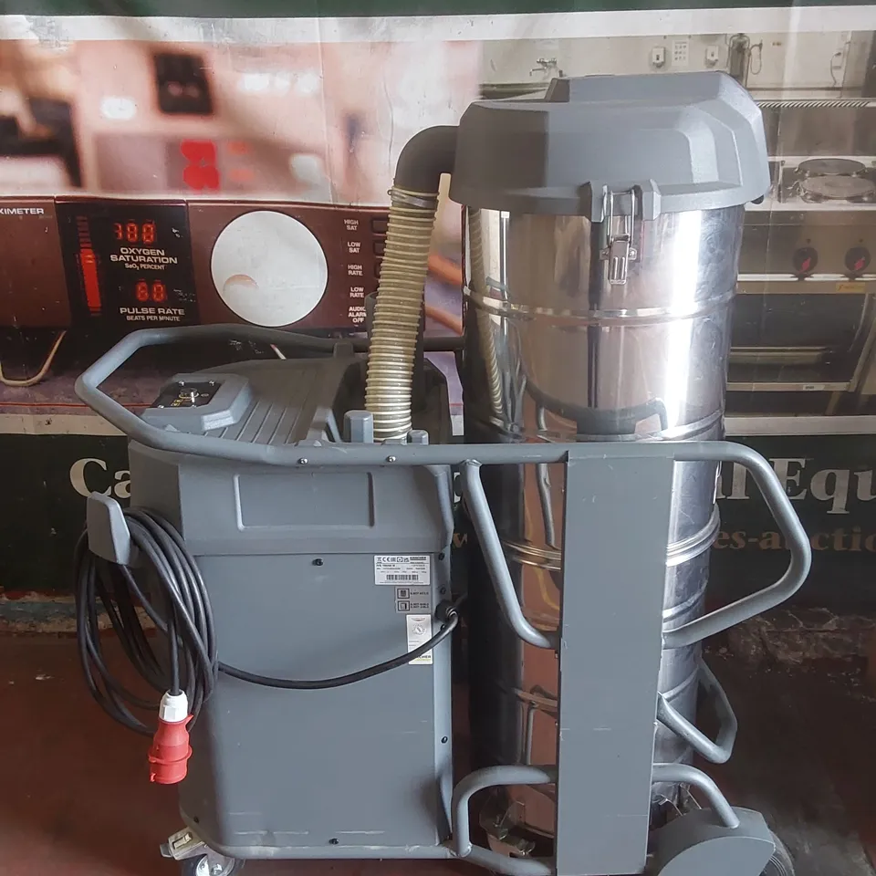 EX-DEMO KÄRCHER IVS 100/55M S/N 20250 INDUSTRIAL VACUUM CLEANER