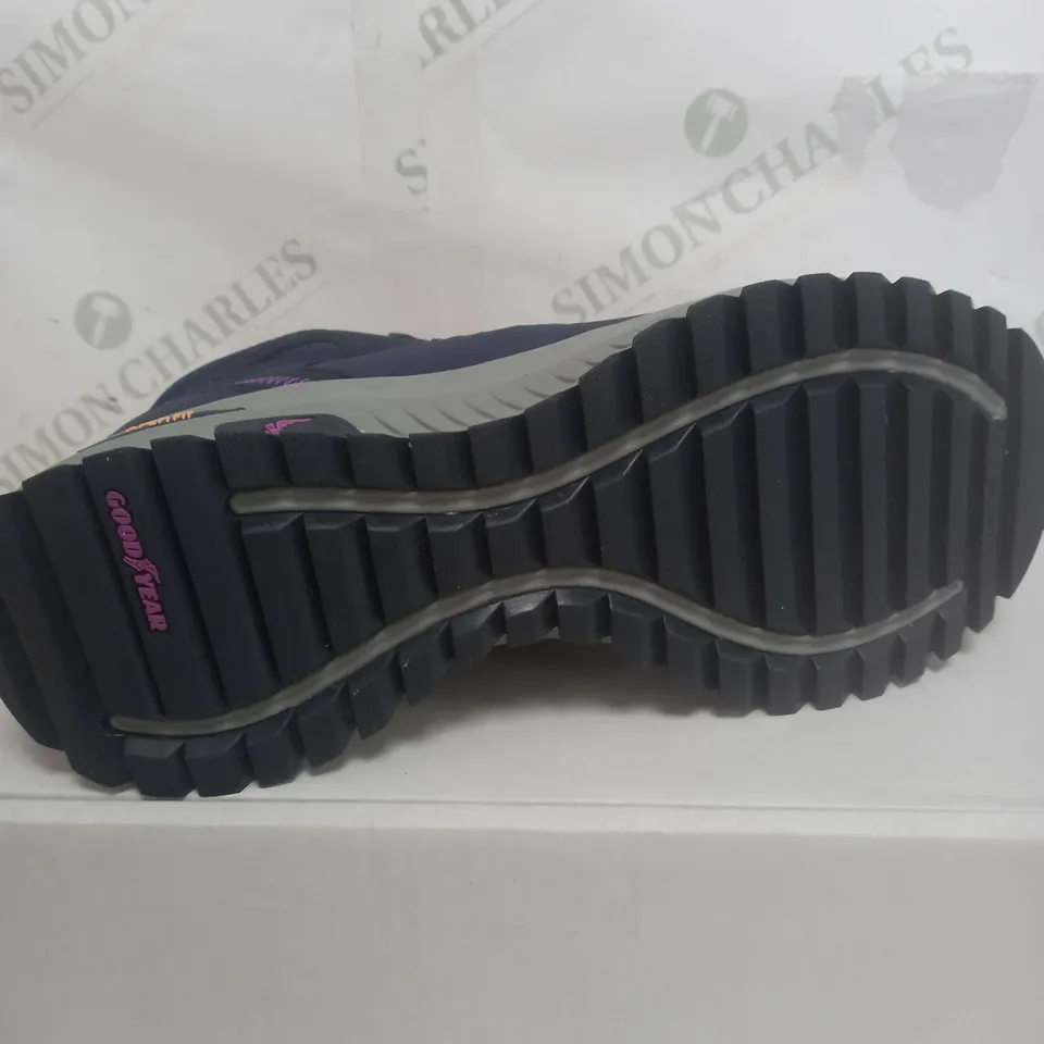 SKETCHERS NAVY BLUE & PINK DISCOVER BOOTS SIZE 5.5