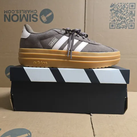 BOXED PAIR OF ADIDAS VL COURT BOLD TRAINERS IN BROWN/PALE PINK SIZE UK 8.5