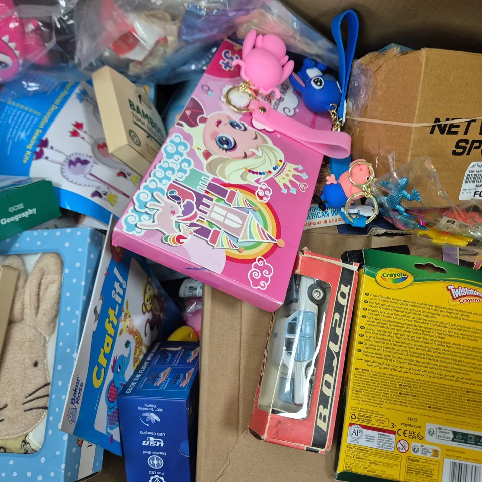APPROXIMATELY 20 ASSORTED TOYS AND GAMES TO INCLUDE HELLO KITTY BADGES, THE MIND CARD GAME, ETC - COLLECTION ONLY