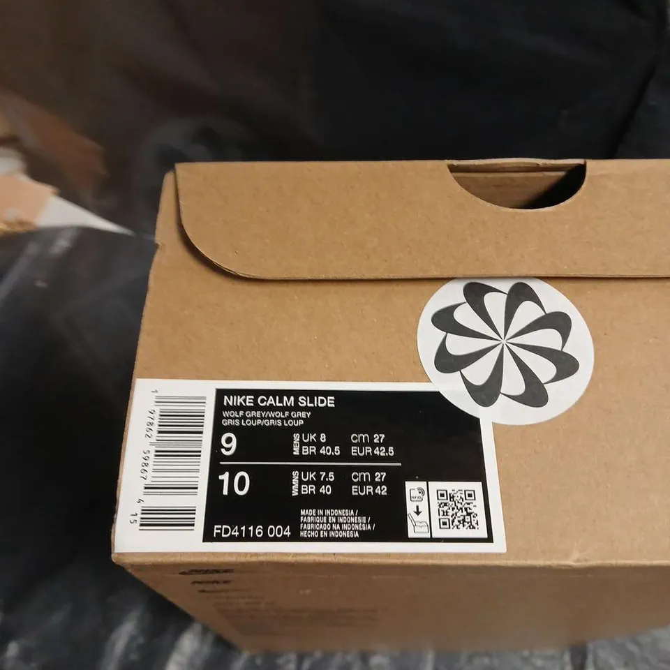 BOXED PAIR OF NIKE SLIDE SANDALS – WOLF GREY – MEN'S - UK SIZE 8