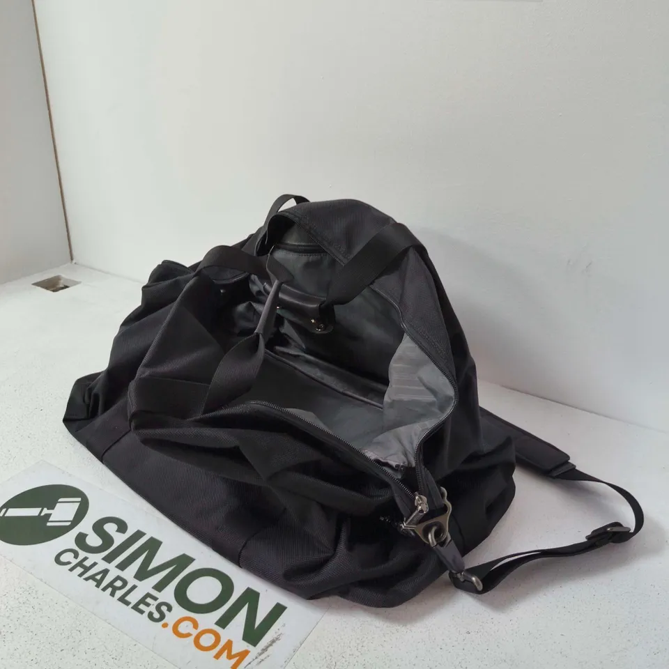 BLACK TRAVEL HOLDALL /DUFFEL BAG