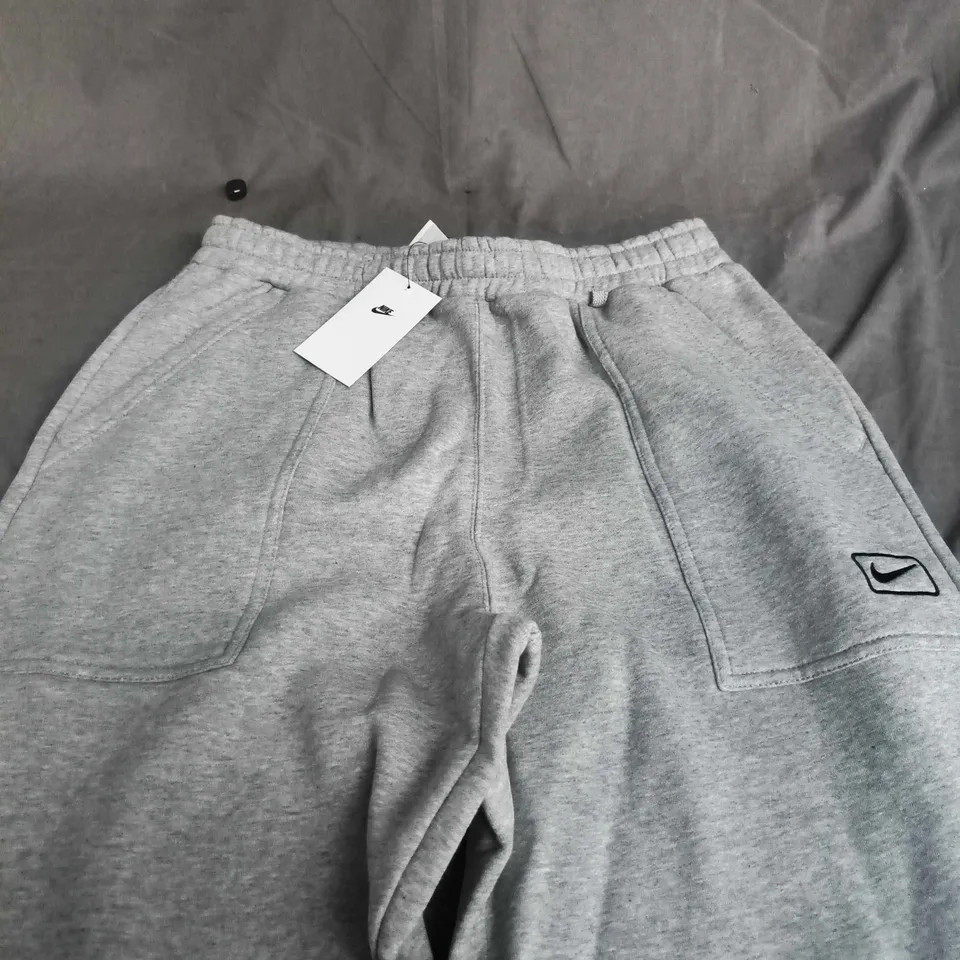NIKE MEN'S GREY SWEATPANTS – SIZE L