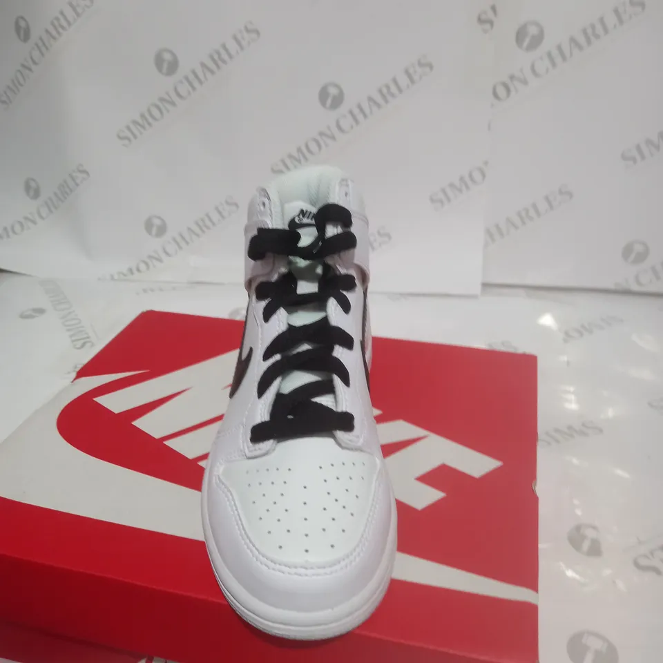 NIKE DUNK HIGHTOPS WHITE SIZE 1 YEARS 