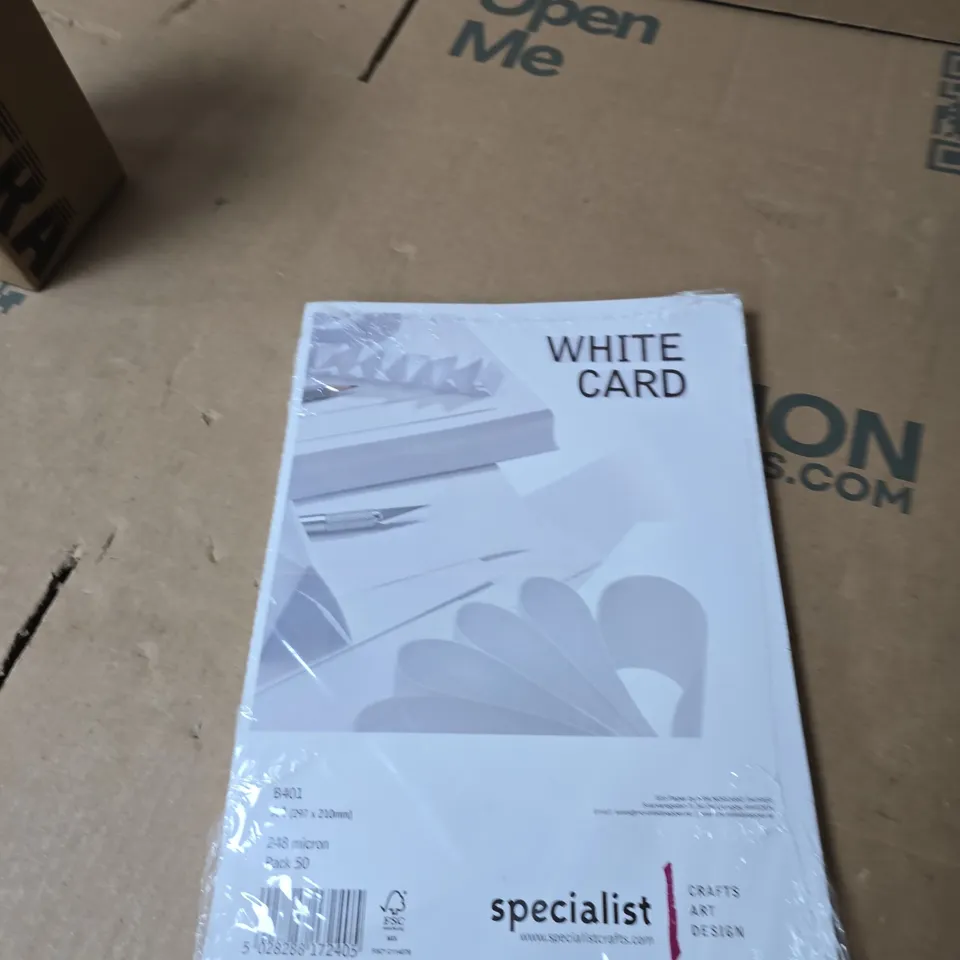 BOX OF APPROXIMATELY 15 ASSORTED HOUSEHOLD ITEMS INCLUDING HUMANTRA WATER BOTTLE , WHITE CARD AND STRING LIGHTS 