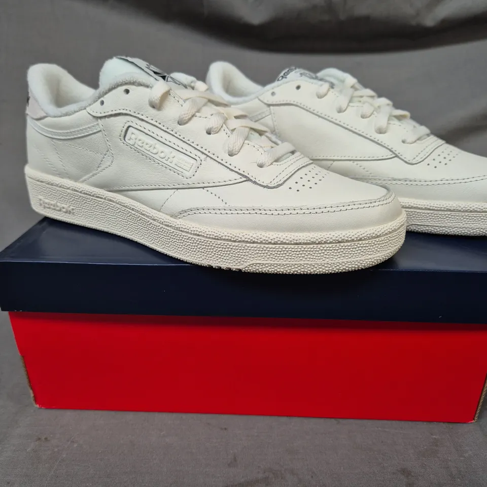 BOXED PAIR OF REEBOK CLUB C 85 SHOES IN CREAM UK SIZE 7