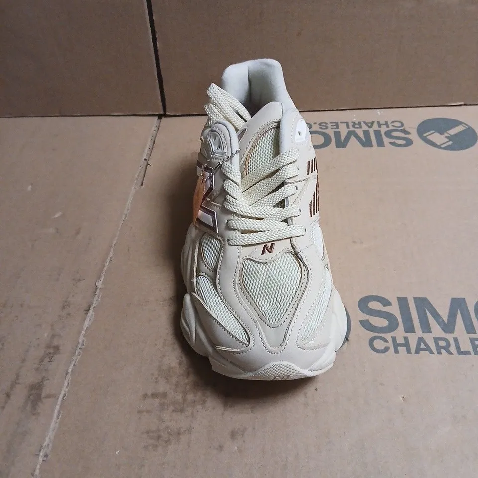 NEW BALANCE SNEAKERS – CREAM/OFF-WHITE MESH & SUEDE BOXED UK 6
